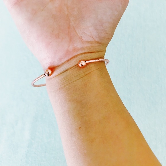 Rose Gold Knot Bracelet - Picture 2 of 2